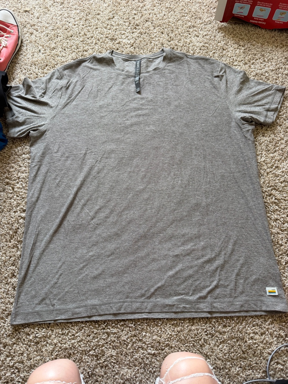 Vuori Short Sleeve Tee in Heather Gray